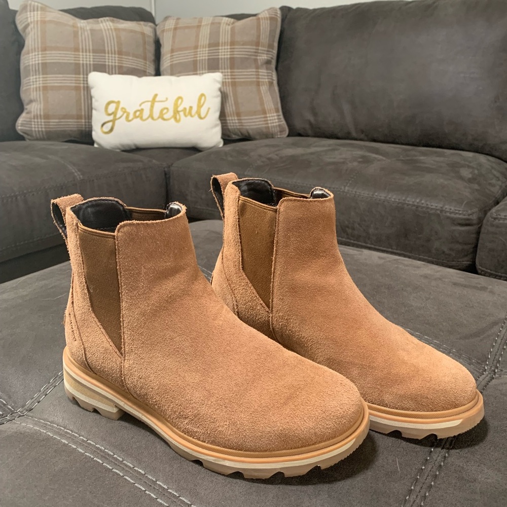 SOREL Tan Waterproof Boots Size 8